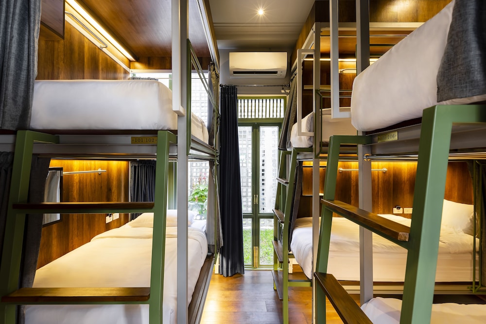 Khunluang Hostel - Adults Only 38/45