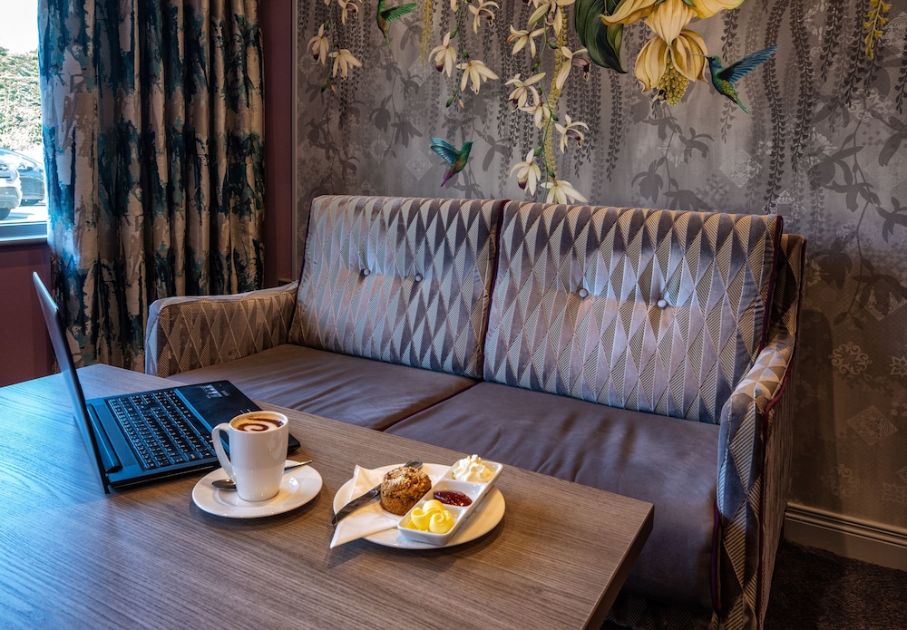 The Lodge Hotel 27/49