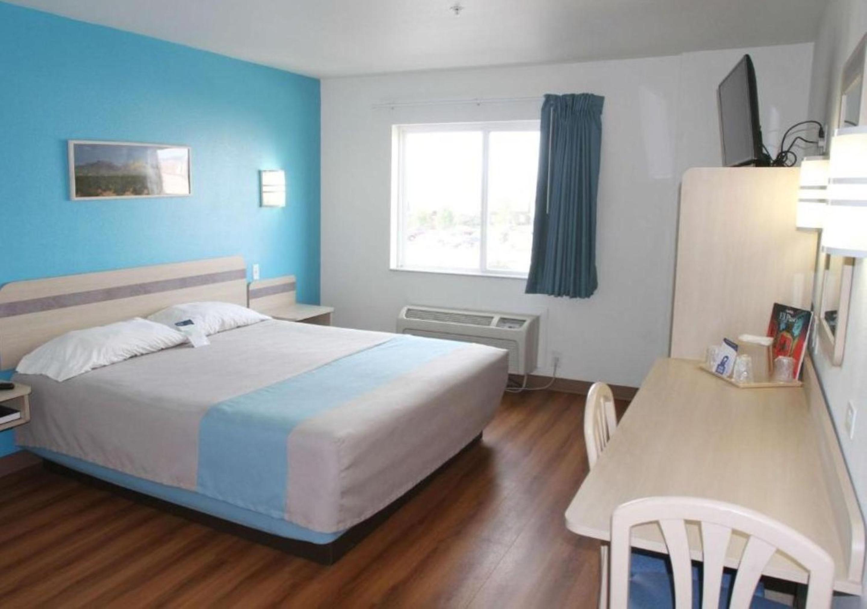 1 King Bed - Mobility Accessible RI Shower Nsmk