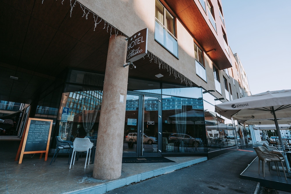 Slisko Hotel 2/66