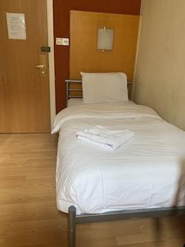 BASIC, SINGLE, SHARED BATHROOM