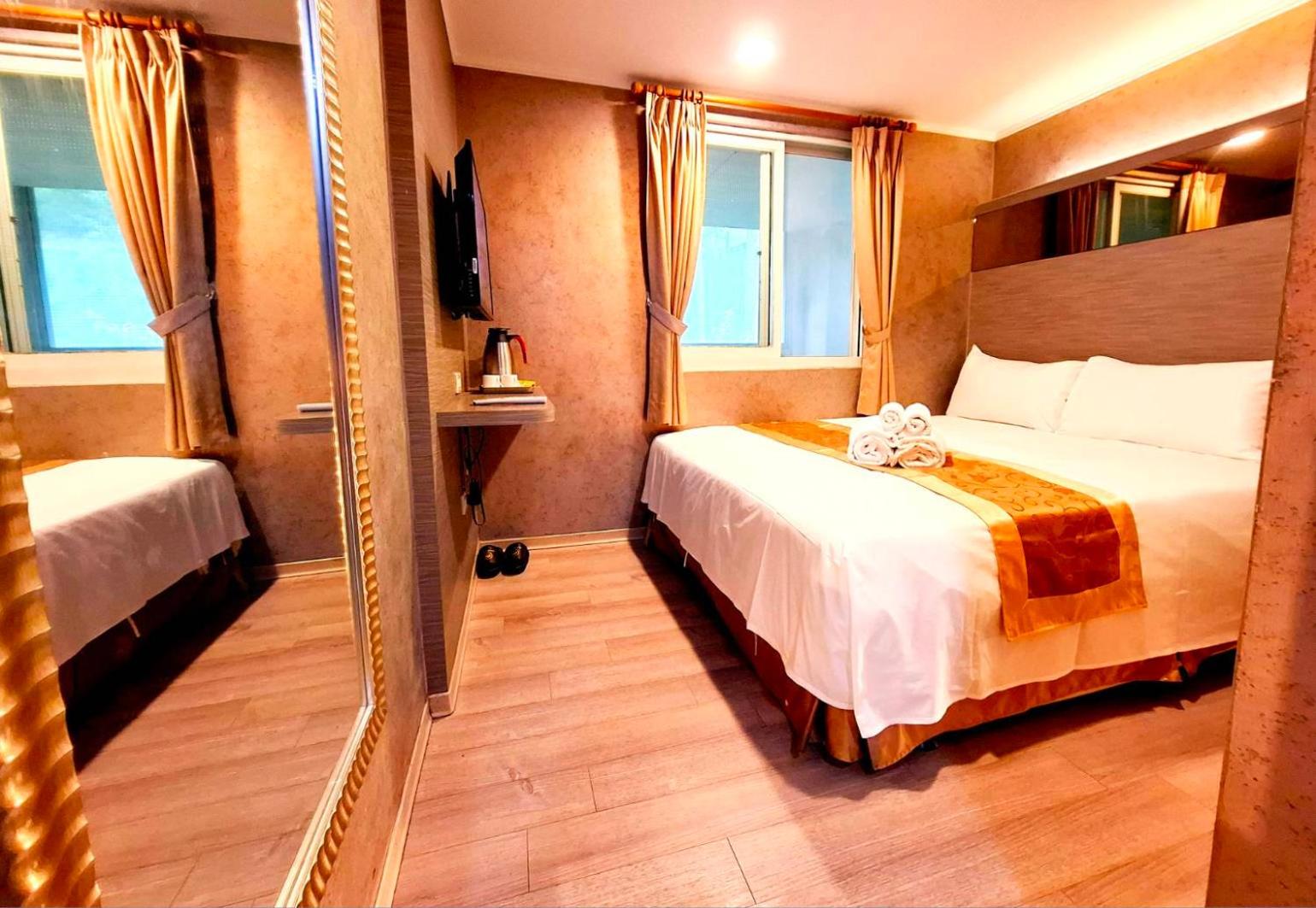 Gau Shan Ching Hotel 5/23