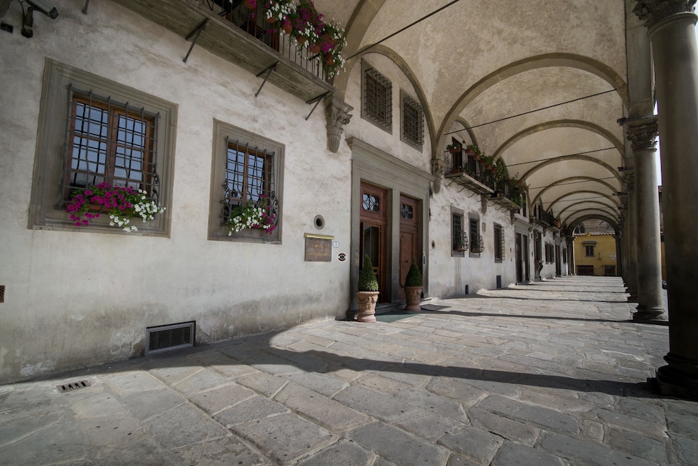Loggiato dei Serviti 8/51