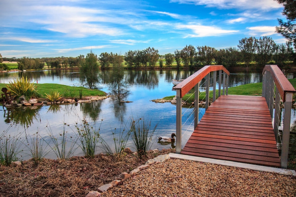 Stonewell Cottages & Vineyards 28/50