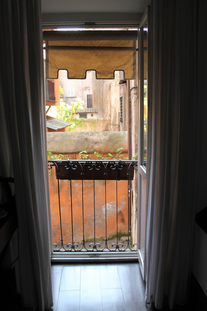 Relais Palazzo Taverna 67/67