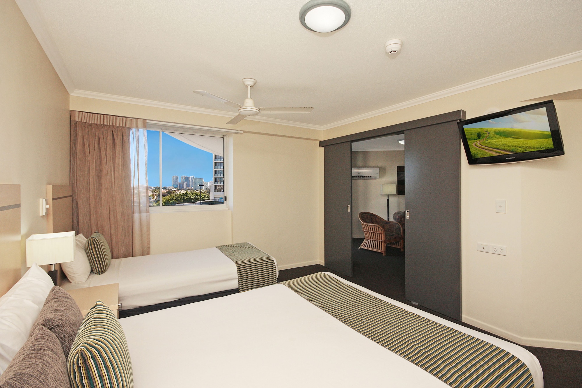 2 BEDROOMS, SUITE