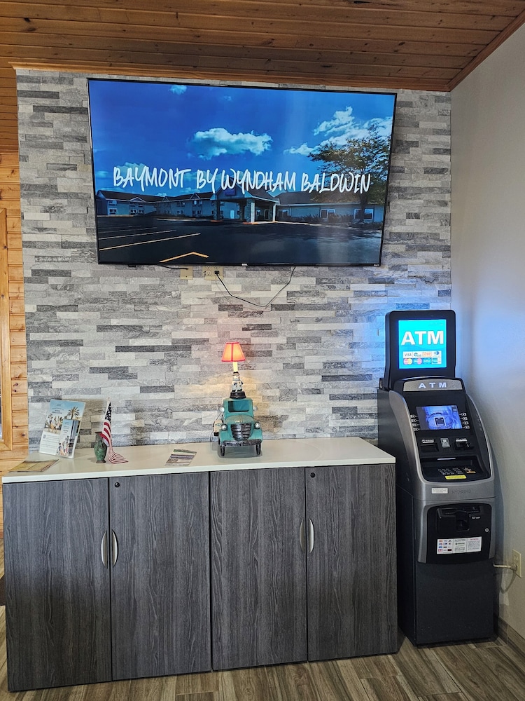 Baymont By Wyndham Baldwin 4/52