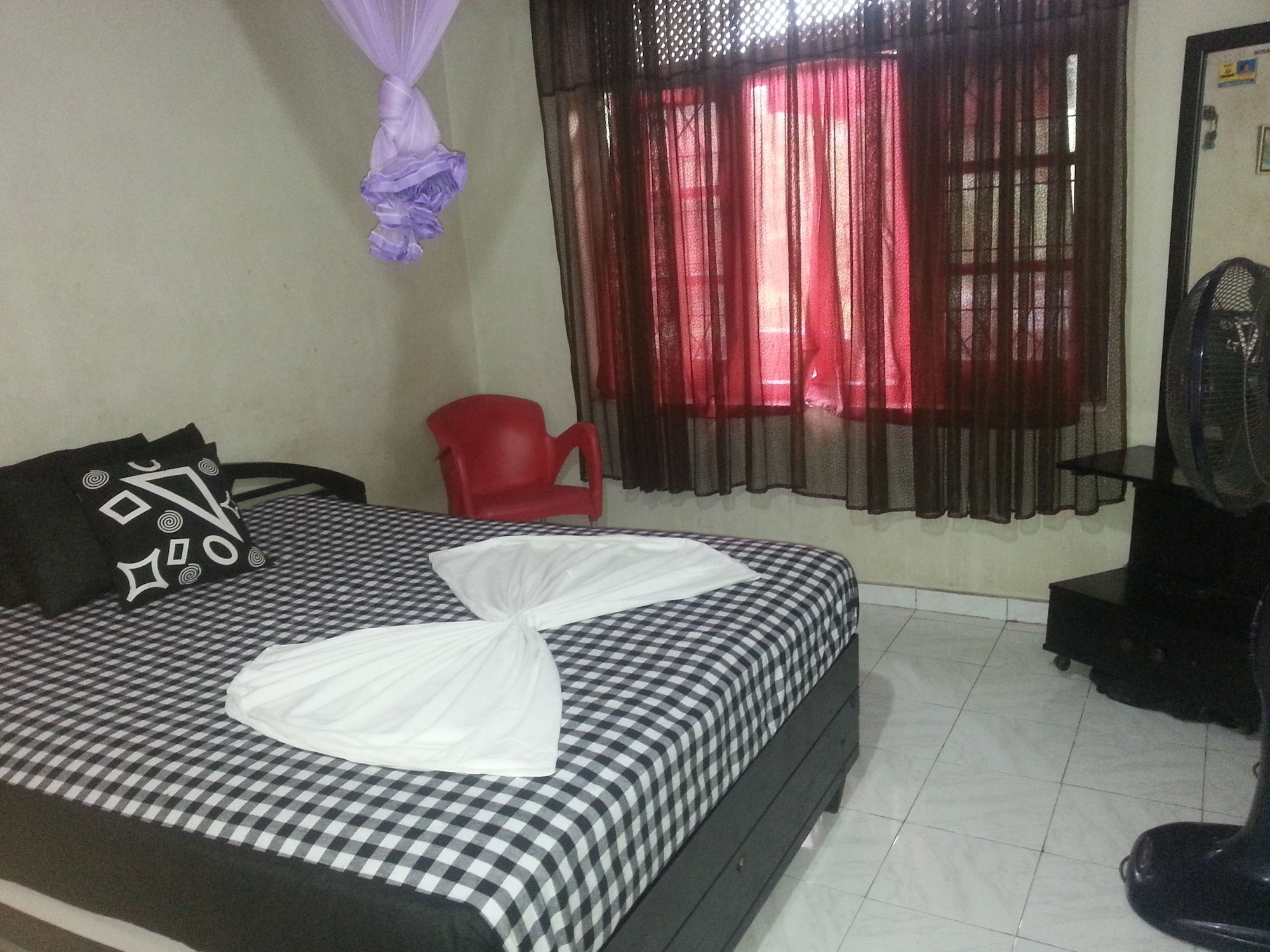 DELUXE, KING BED