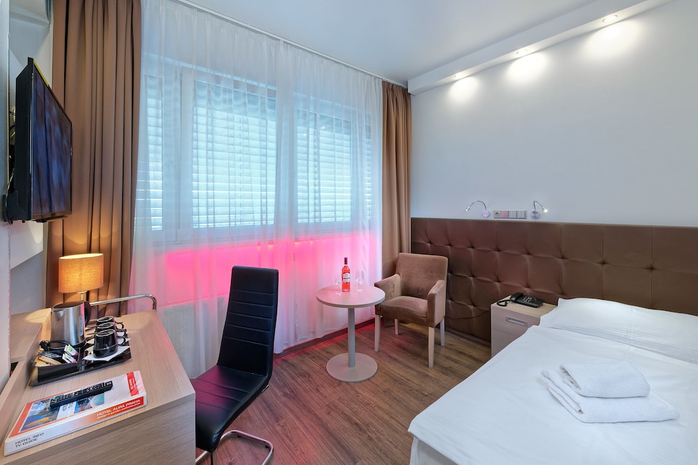Hotel Aura Design & Garden Pool 37/67