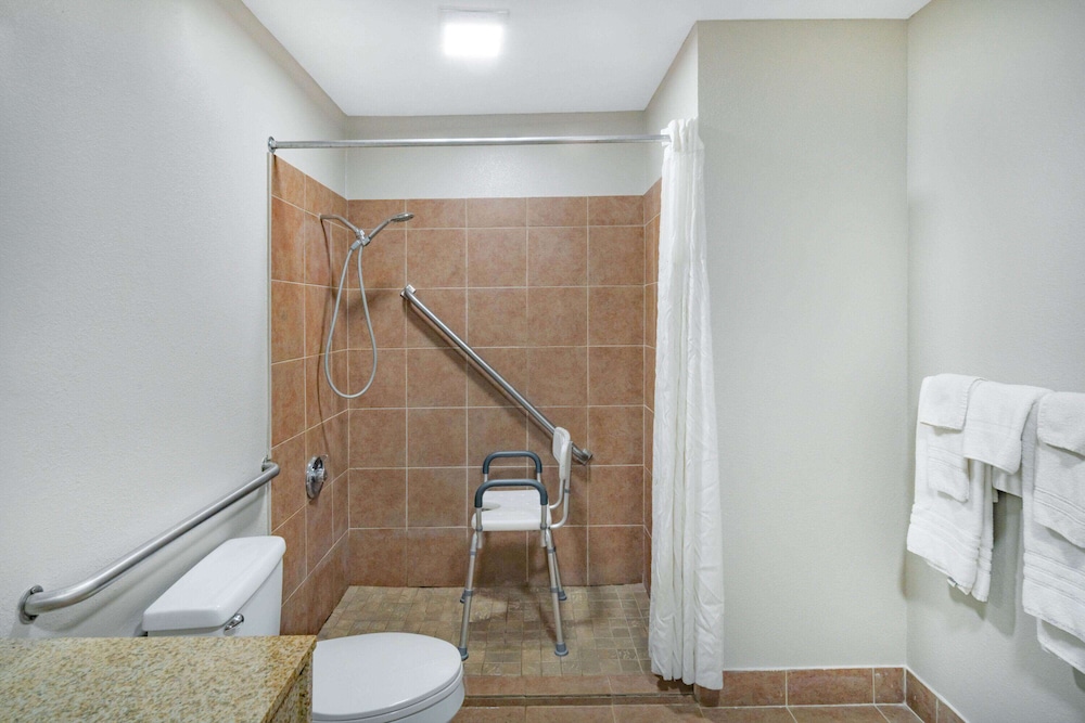 Days Inn by Wyndham Cookeville 10/24