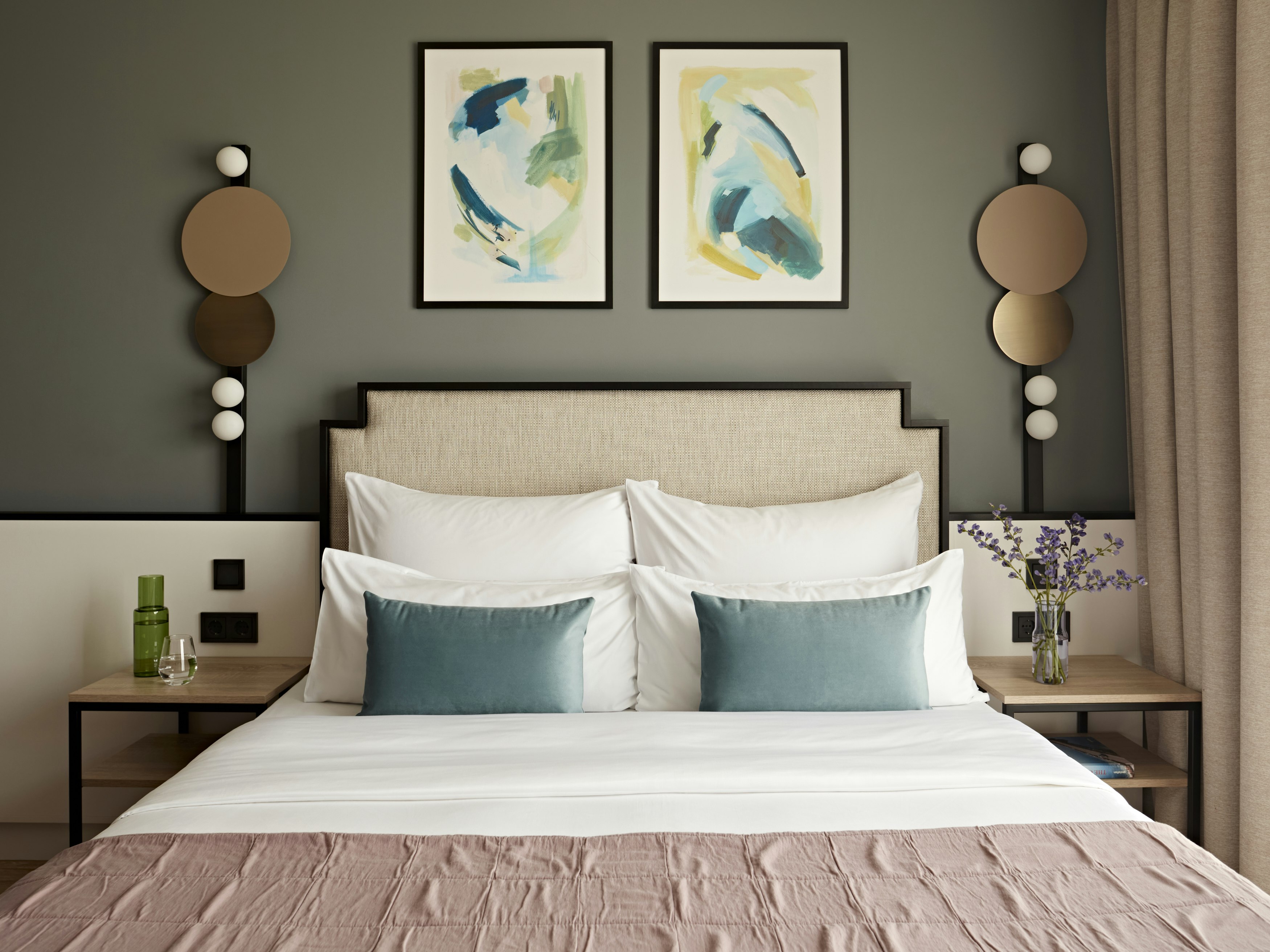 Medium, Studio, Kitchenette