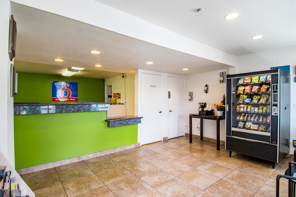 Studio6 Cypress, CA 7/42