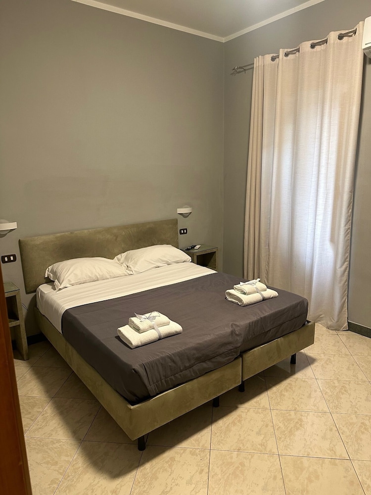 Smart station hotel 6/16