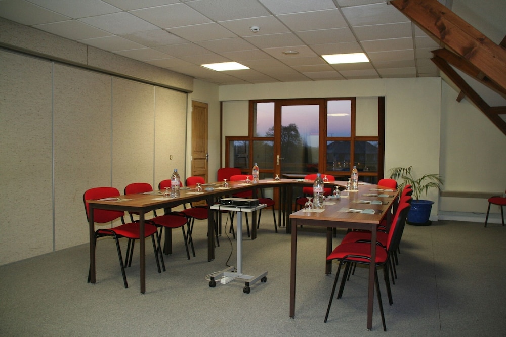 HOTEL LE CLOS DEAUVILLE SAINT-GATIEN 48/57