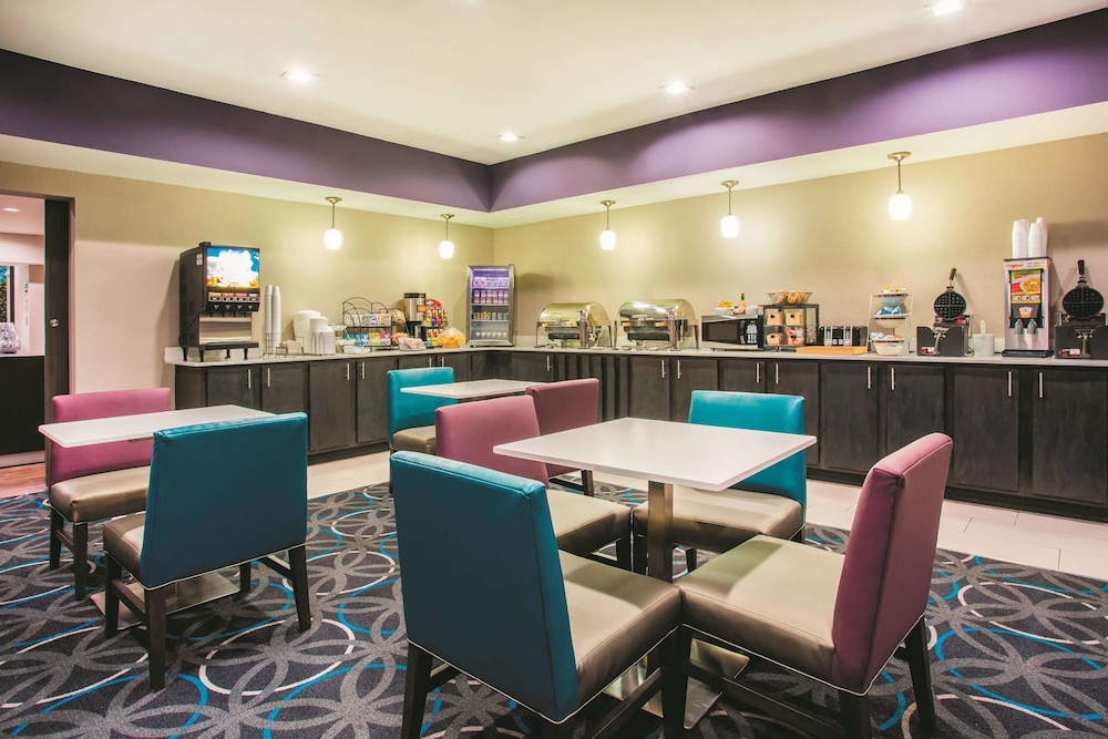 La Quinta Inn & Suites by Wyndham Russellville 28/35