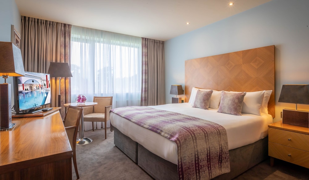 ROOM, DOUBLE BED