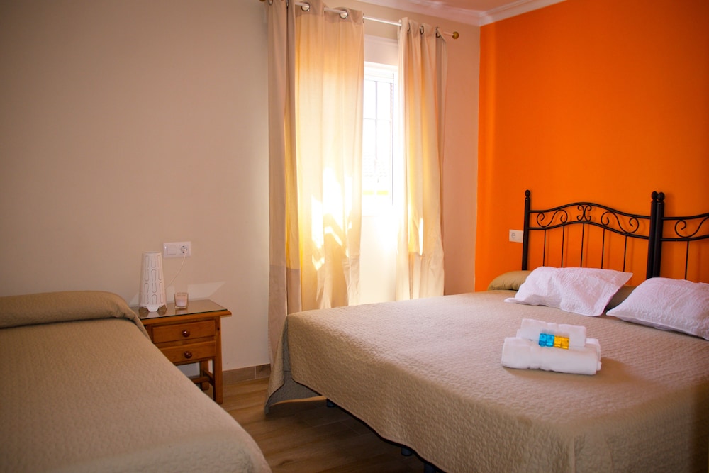Hostal La Muralla 24/48
