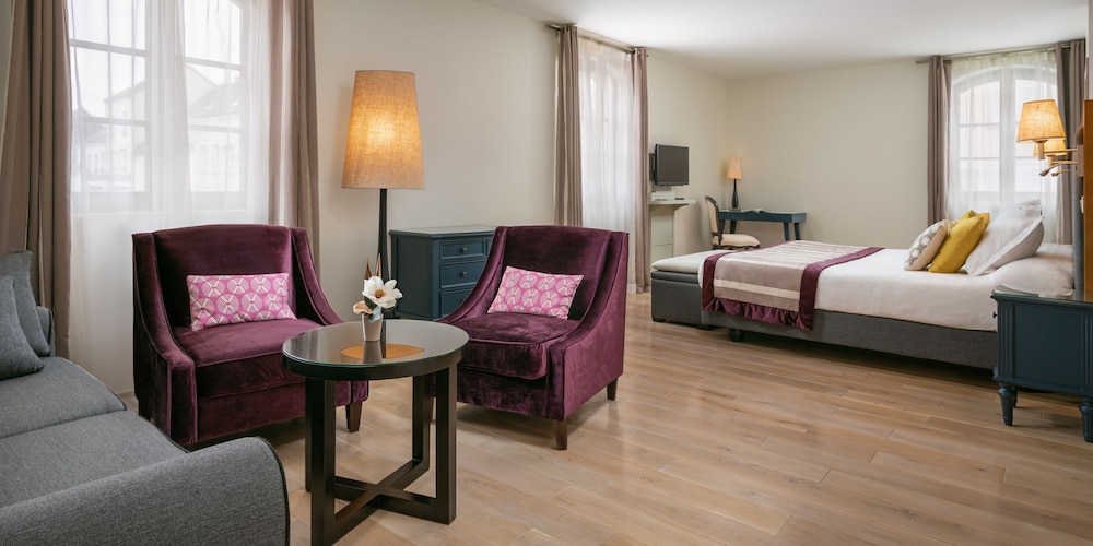 Hotel Castel Maintenon - Handwritten Collection 37/64