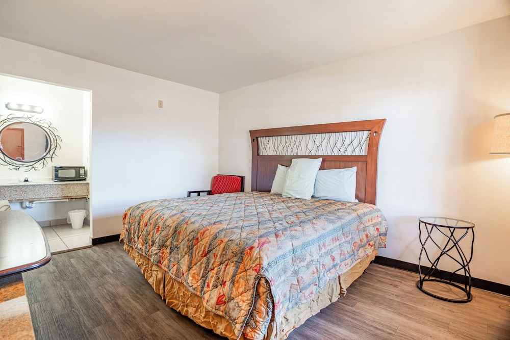 Southern Inn By OYO Walterboro I-95 17/29