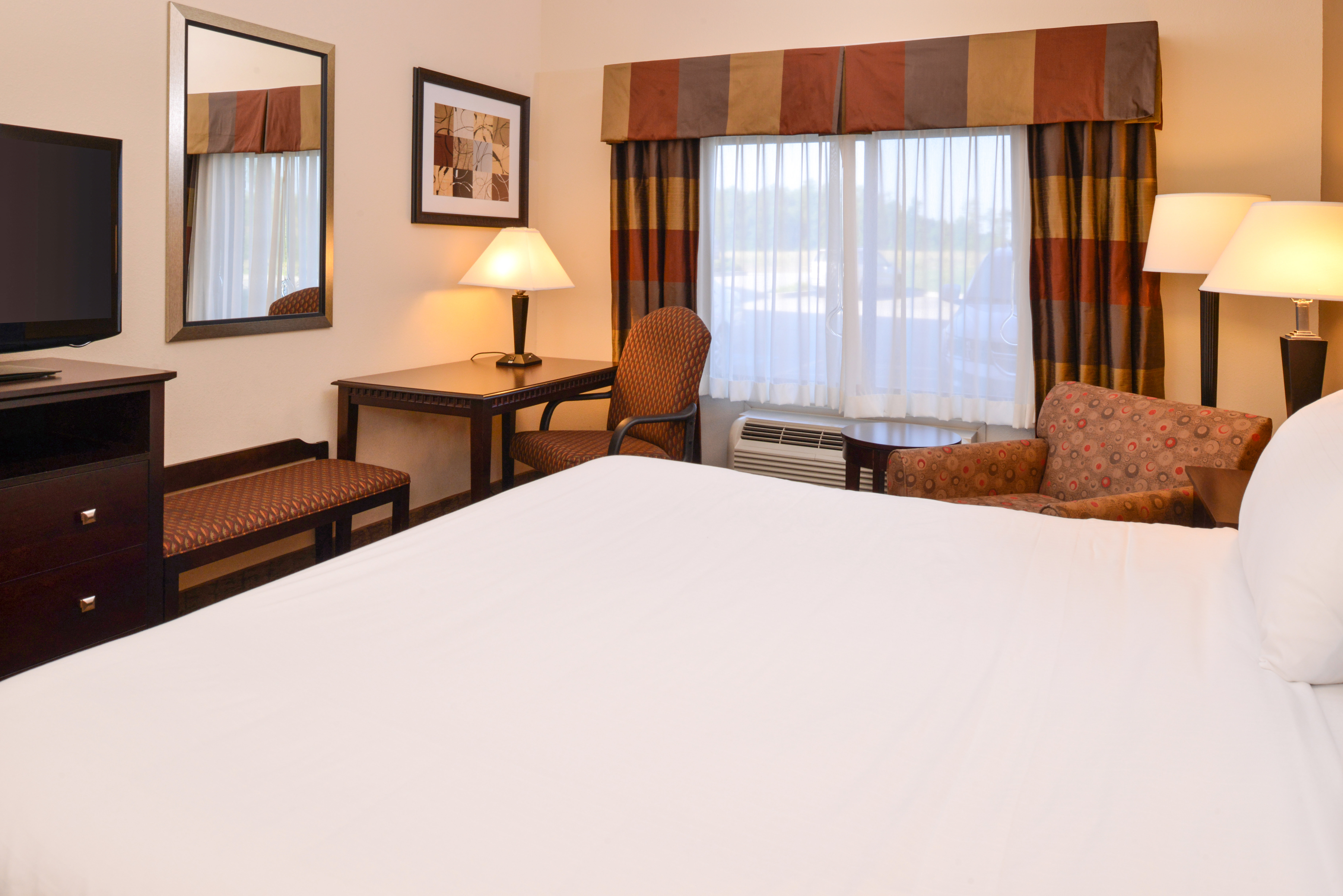 Holiday Inn Express Suites Wheeling 28/78