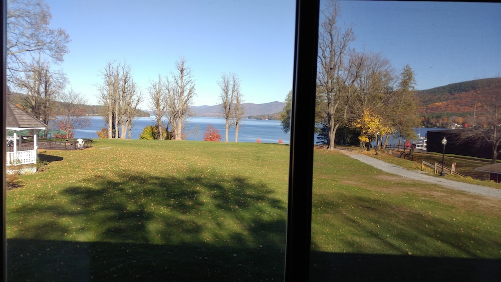 Fort William Henry Hotel and Conference Center 53/67