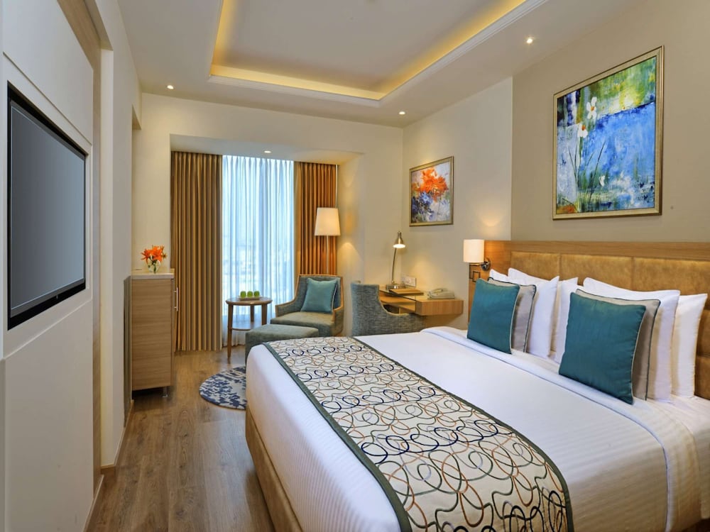 EXECUTIVE, KING BED
