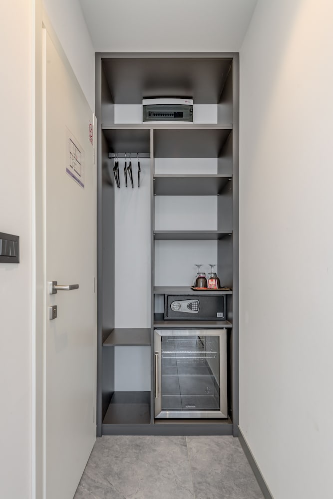 Lichia Amia Luxe Rooms 4/21