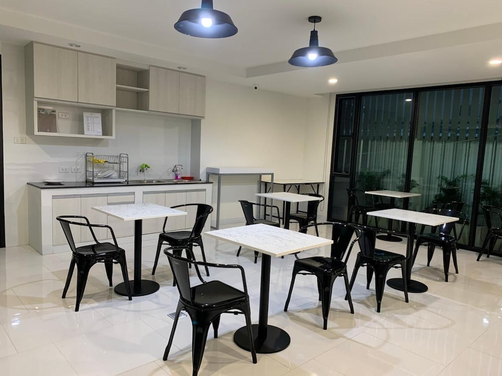 iCare Residence & Hotel 35/41