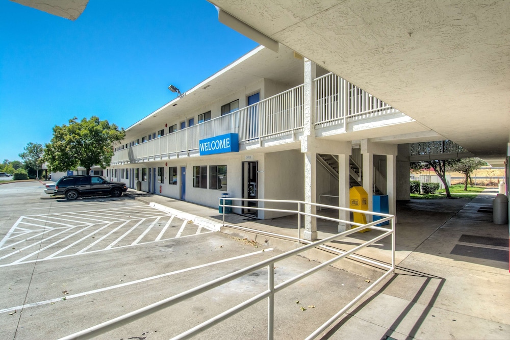 Motel6 Redding, CA - North 25/36