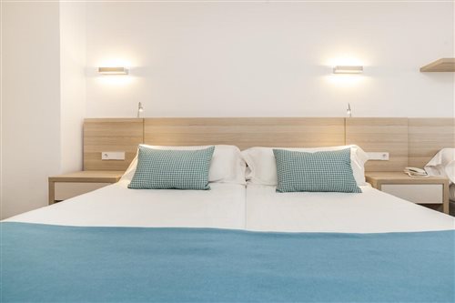 Room, Double or Twin Bed, Balcony, Globales Mimosa 3/3