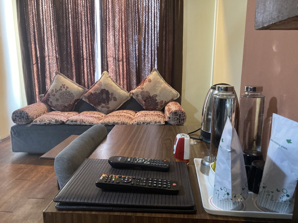 Maya Inn 49/70