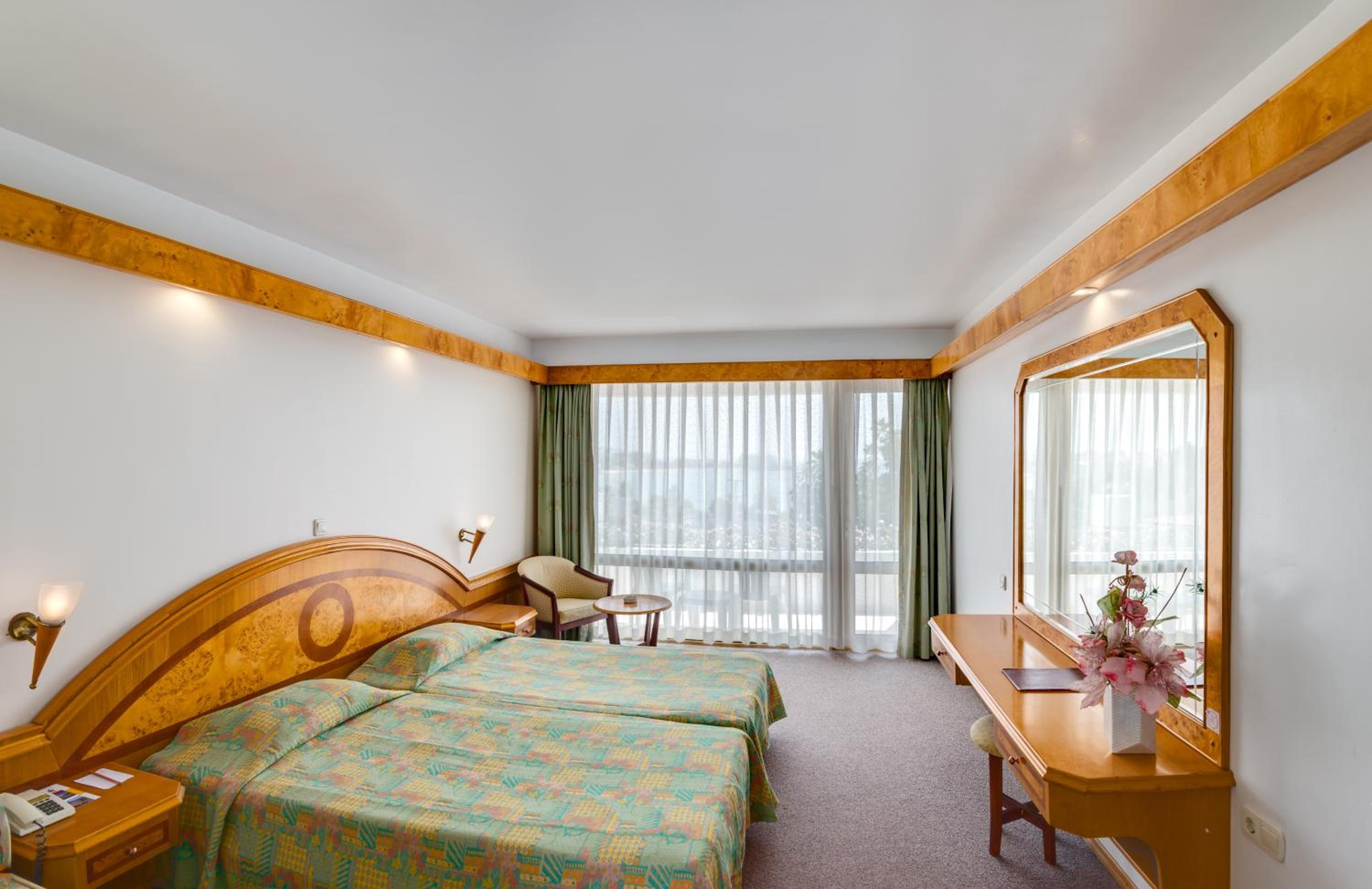 Room, Double Bed, Mountain View