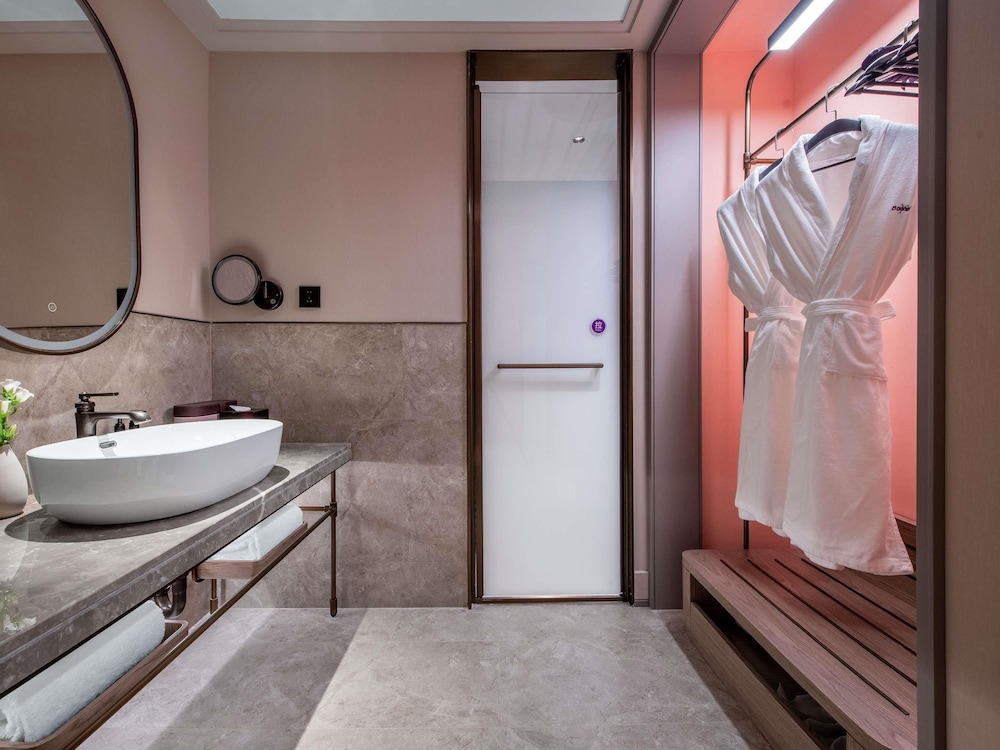 Mercure Chongqing Times Paradise Walk 46/50
