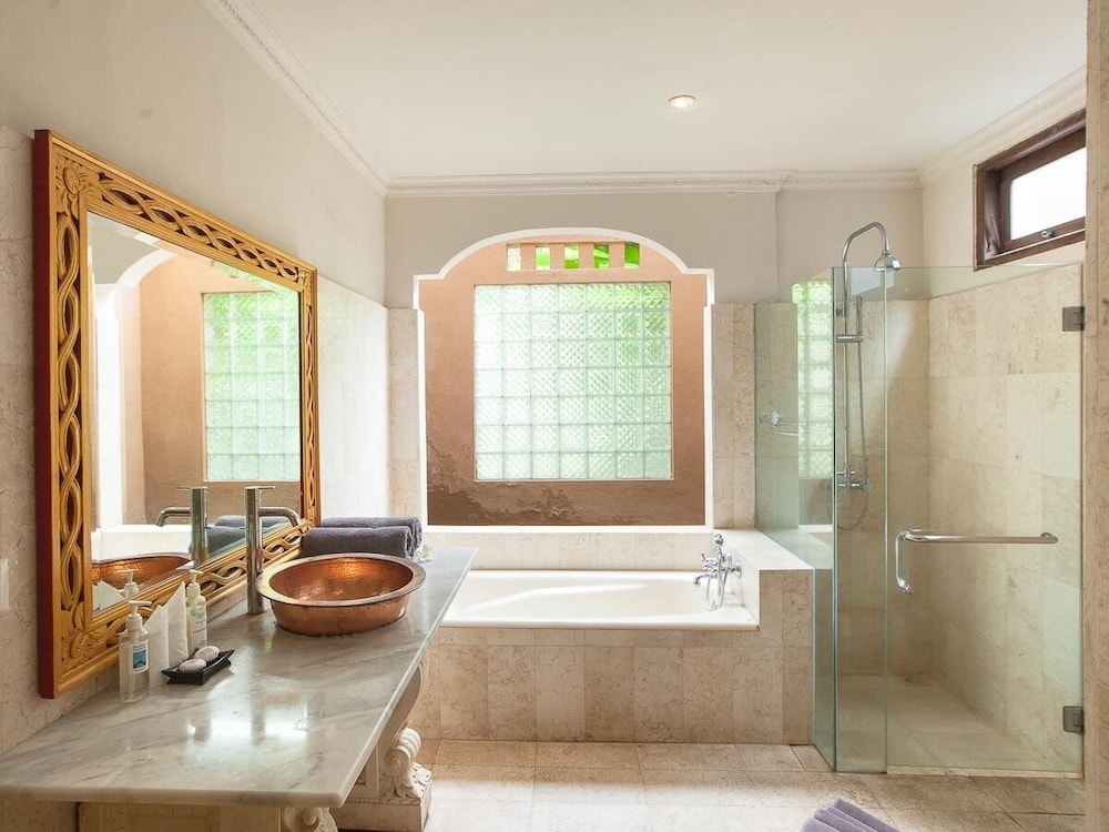 Honeymoon Guesthouse 53/75