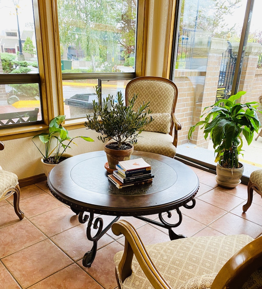 Coachman Inn Suites 54/64