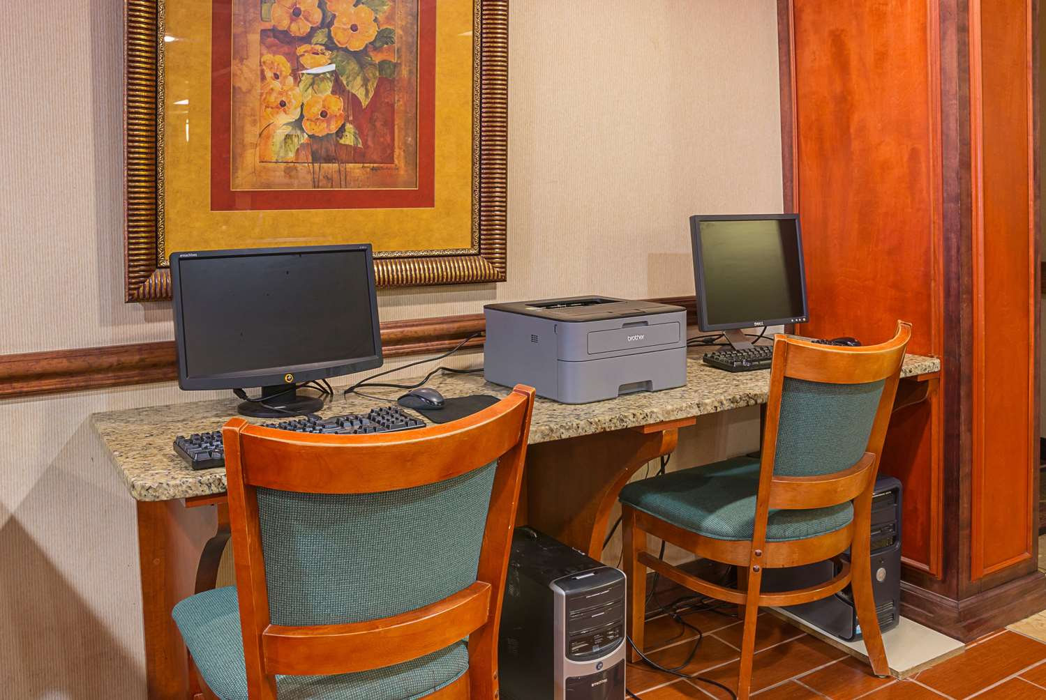 Quality Inn and Suites Detroit Metro Airport 24/27