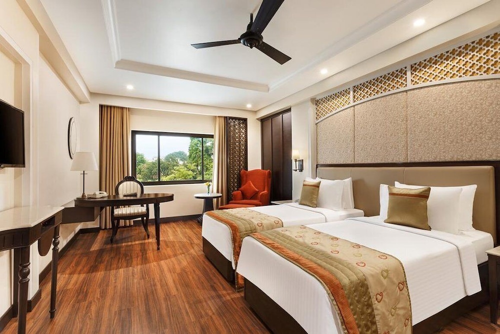La Place Sarovar Portico Lucknow 9/55