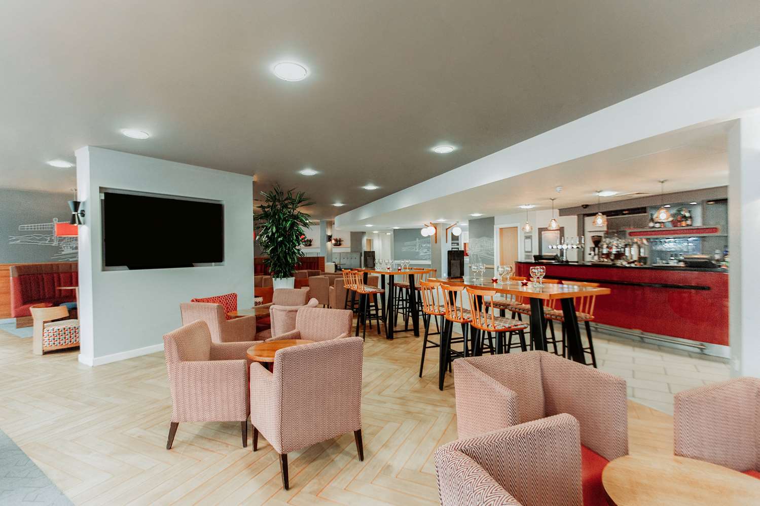Ramada Encore by Wyndham Newcastle-Gateshead 14/27