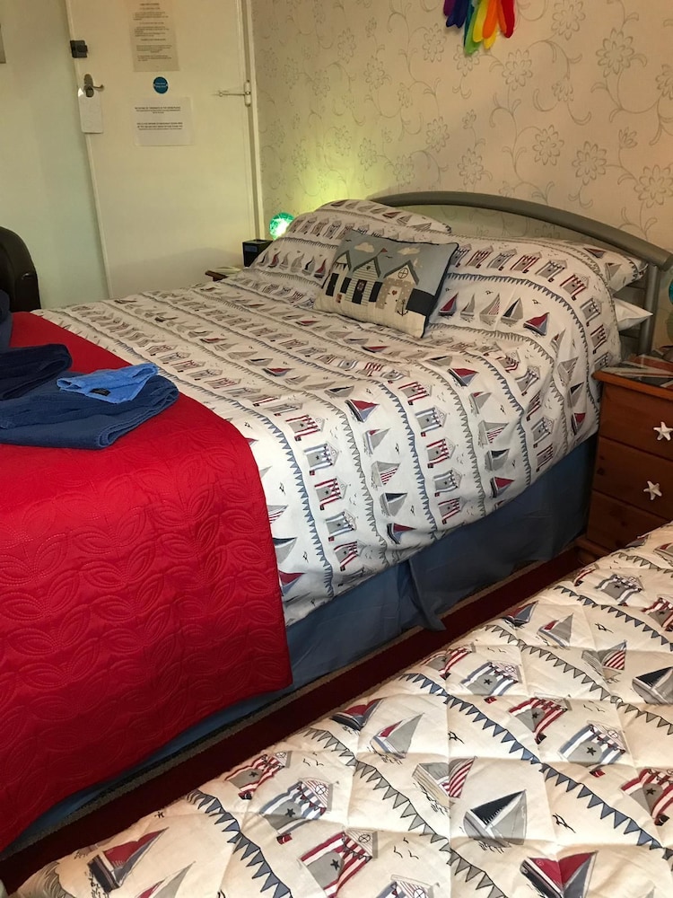 Lyndsay Guest House 21/50