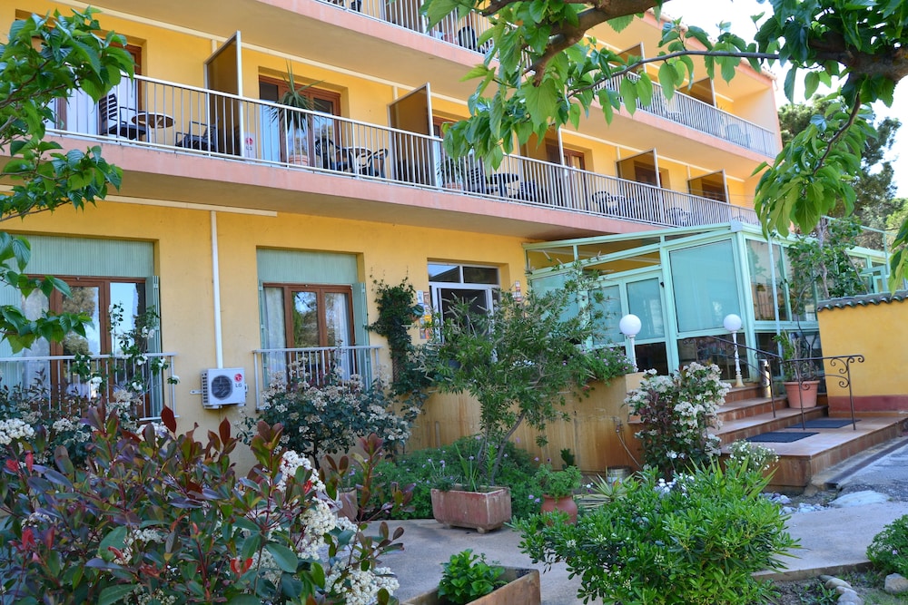 Hotel Cyrnea 1/39