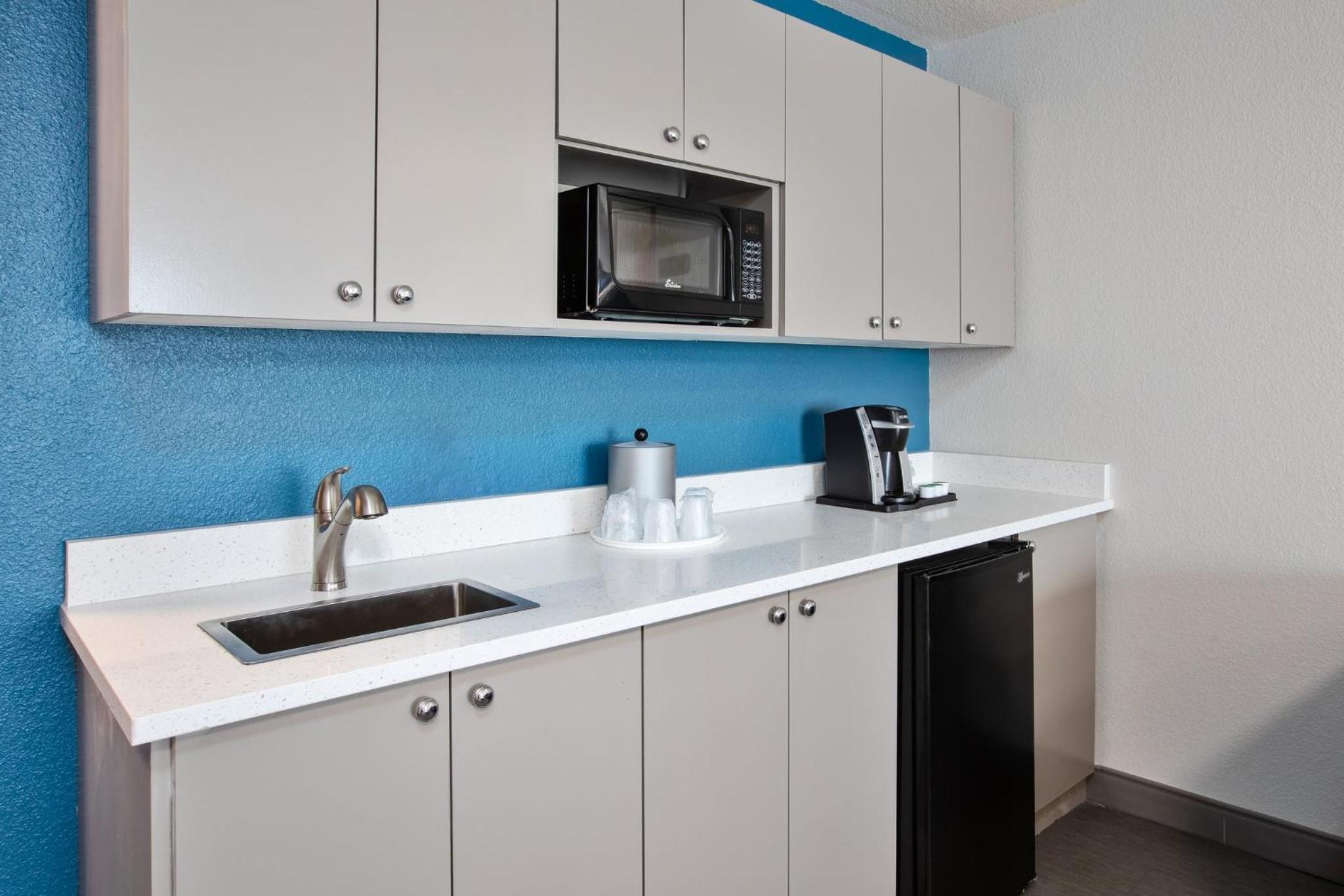 Suite, Accessible, Holiday Inn Express Hotel And Suites Buffalo 8/9