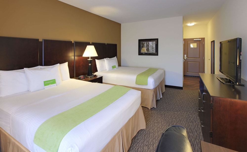 La Quinta Inn Suites By Wyndham Memphis Wolfchase 15/63