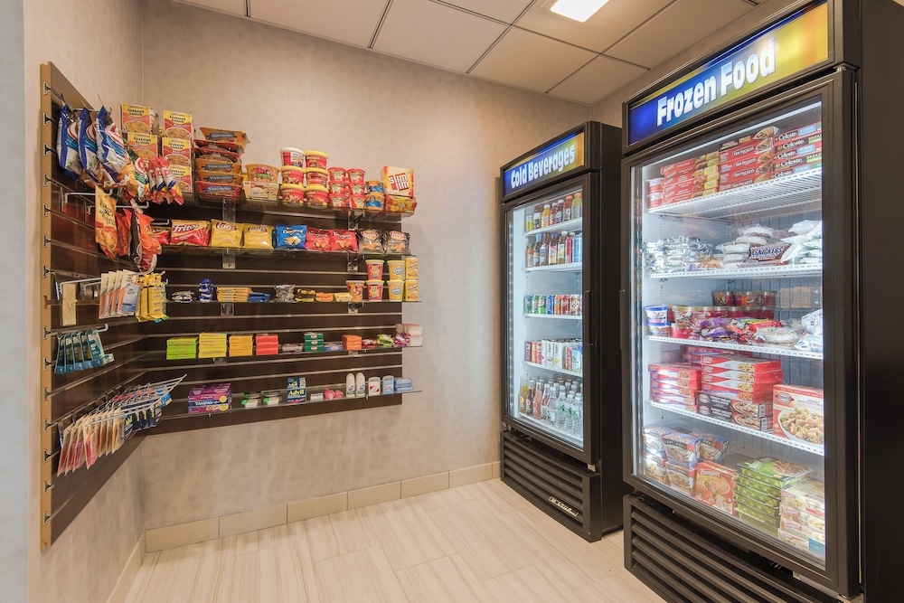 Holiday Inn Express and Suites Norwood Boston Area 12/40