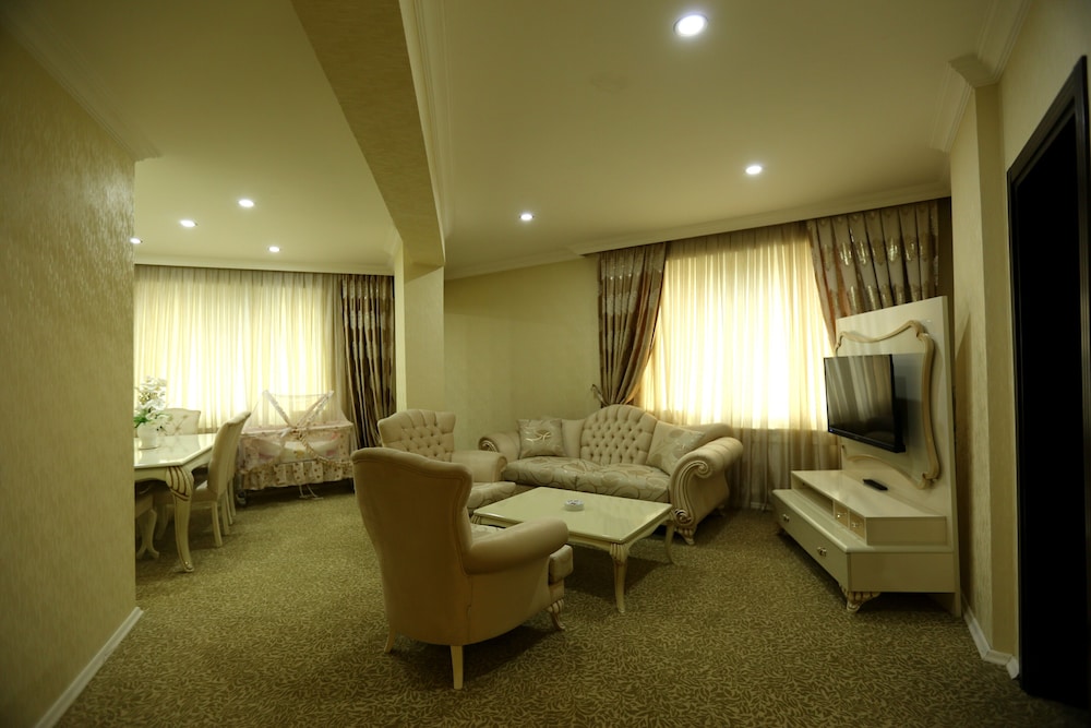 Prestige Hotel 38/49