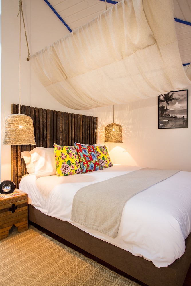 DELUXE, DOUBLE BED, BATHTUB