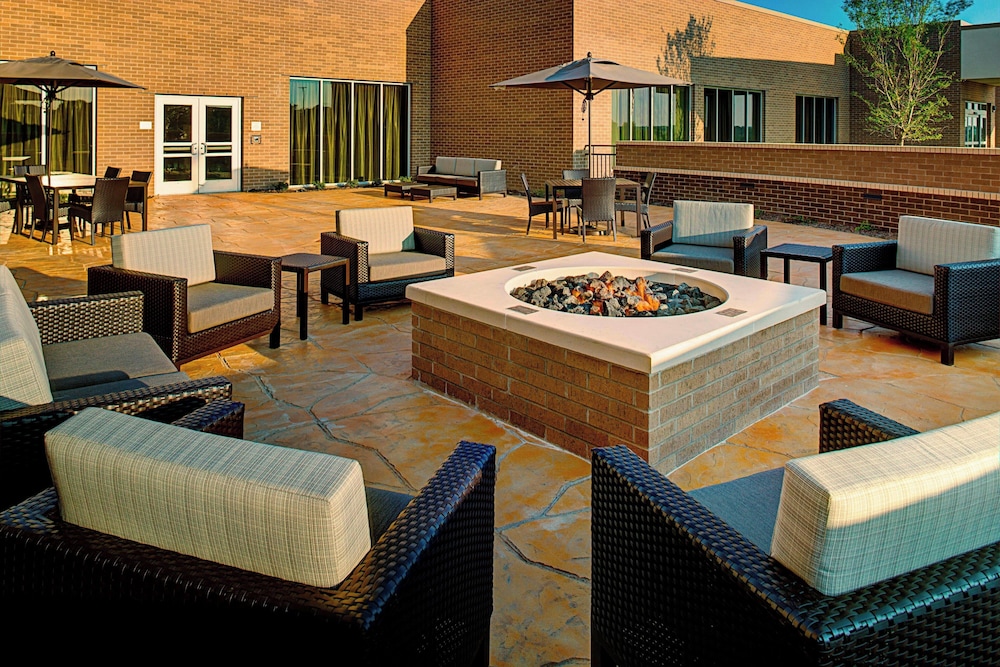 COURTYARD by MARRIOTT DALLAS CARROLLTON 25/49