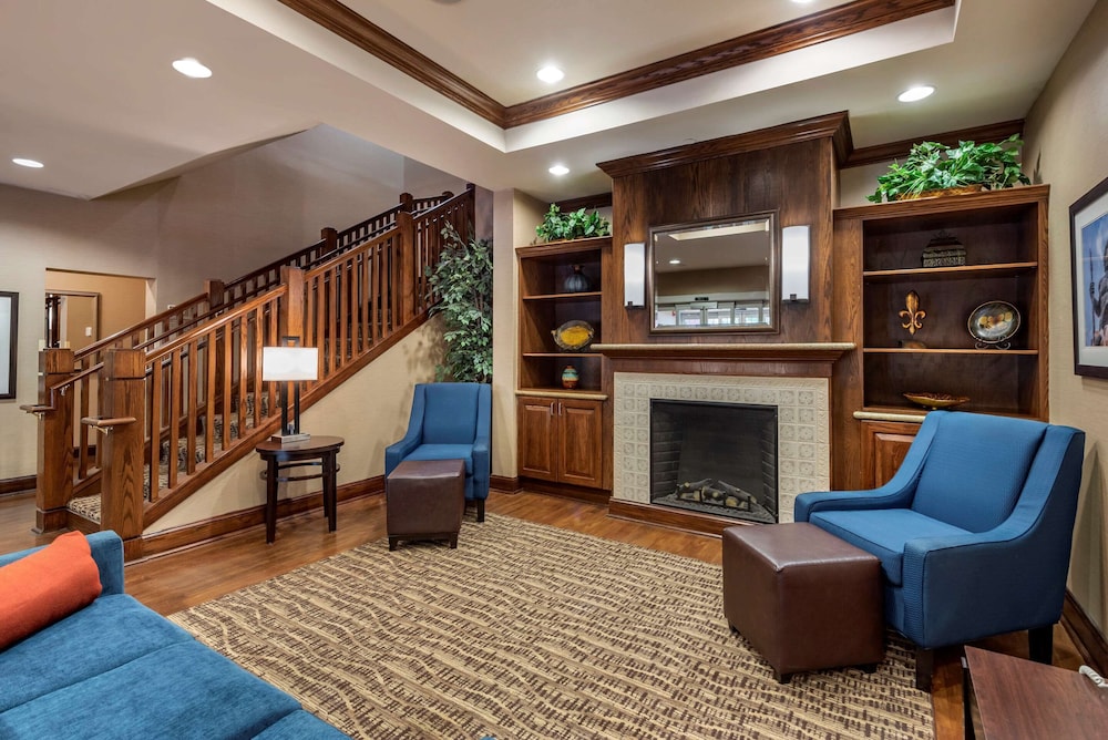 Comfort Inn & Suites Virginia Beach - Norfolk Airport 12/28
