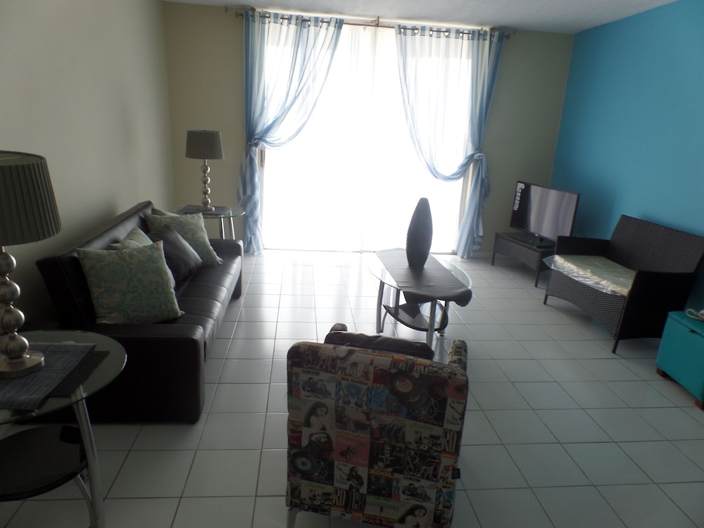 Skyclub Beach Suite at Mobay Club 11/23