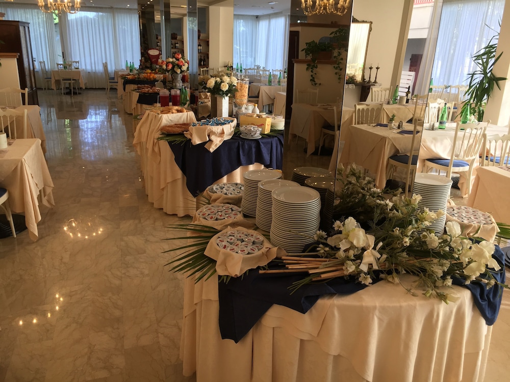Hotel De Amicis 38/53