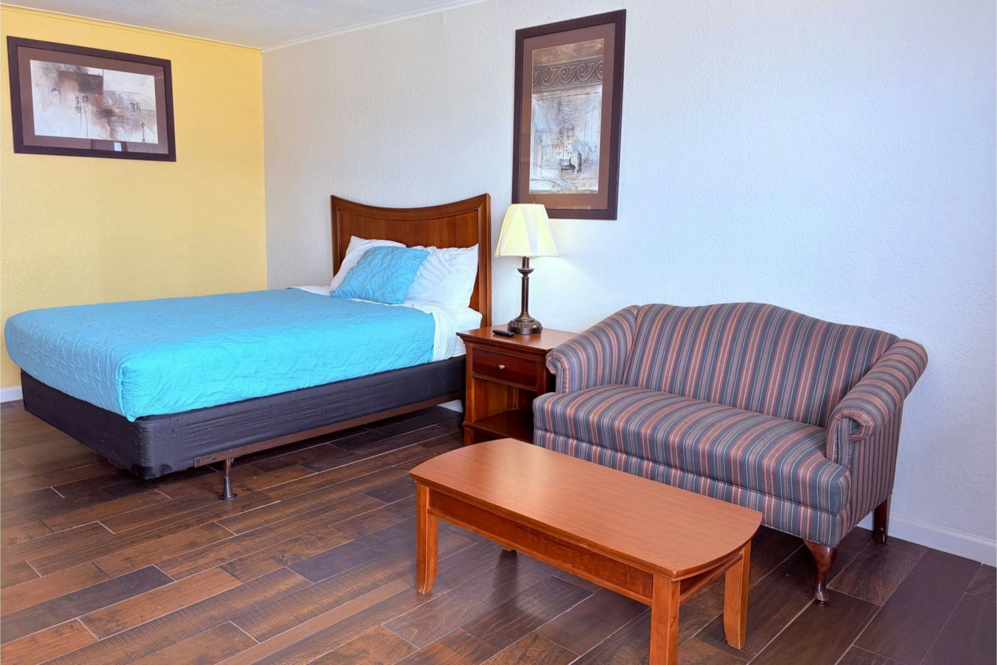 Champions Inn Del Rio Near Lake 17/40